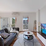 Kozyguru / Allawah / 2 Bed Kozy Apt / Nal015